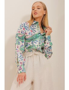 Trend Alaçatı Stili Dámska krémová nadrozmerná košeľa s paisley vzorom