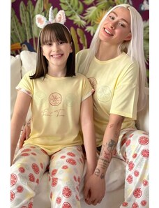 Pijamaevi Kombinovaná pyžamová súprava s krátkym rukávom pre matku a dcéru s potlačou Fruit Time.