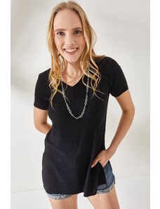 Olalook Dámske čierne textúrované tričko s výstrihom do V a bočnými rozparkami