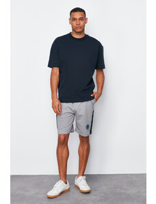 Trendyol Collection Sivé šortky s bežným/normálnym strihom s farebným blokom s nálepkou v páse