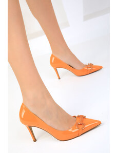 SOHO Oranžové lakované dámske klasické topánky na podpätku