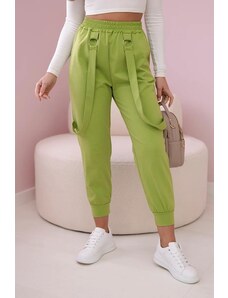 MladaModa Štýlové nohavice s ozdobnými popruhmi model 6758 farba kiwi