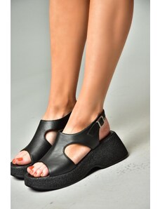 Fox Shoes 09 Čierne dámske sandále s vysokou podrážkou