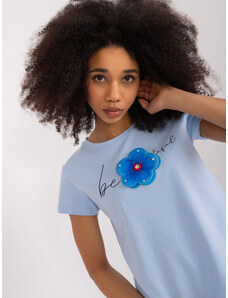 Basic Svetlomodré bavlnené triško s okrúhlym výstrihom a kvetinovou aplikáciu vpredu