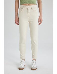 DeFacto Lina Mom Fit Pohodlný strih Vysoký pás Ľahké úzke nohavice Biele džínsové nohavice