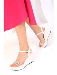 SOHO Biele dámske topánky na klinovom podpätku