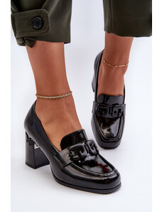 Basic Čierne lakované dámske topánky na podpätku s ozdobnou sponou
