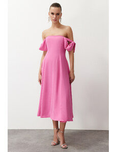 Trendyol Collection Ružové tkané šaty s golierom Carmen/pás
