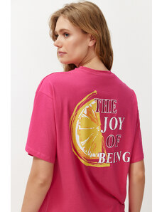 Trendyol Collection Fuchsiová ružová 100 % bavlna vzadu a vpredu s potlačou Oversize/komfortné pletené tričko
