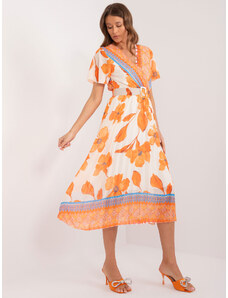 ITALY MODA Bielo-oranžové dámske plisované šaty s výraznou potlačou