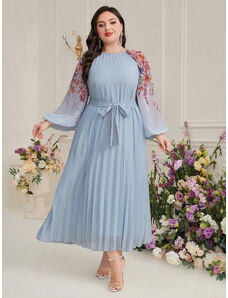 venusamoda Plisované šaty s kvetovanými rukávmi bledomodré