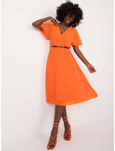 ITALY MODA Oranžové dámske midi plisované šaty s opaskom