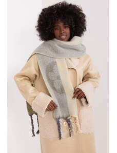 MladaModa Hrejivý vzorovaný šál s vrkočmi model 31601 farba khaki