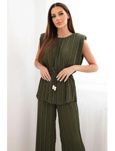 K-Fashion Dámsky viskózový plisovaný komplet s blúzkou na zaväzovanie a širokými nohavicami khaki farby
