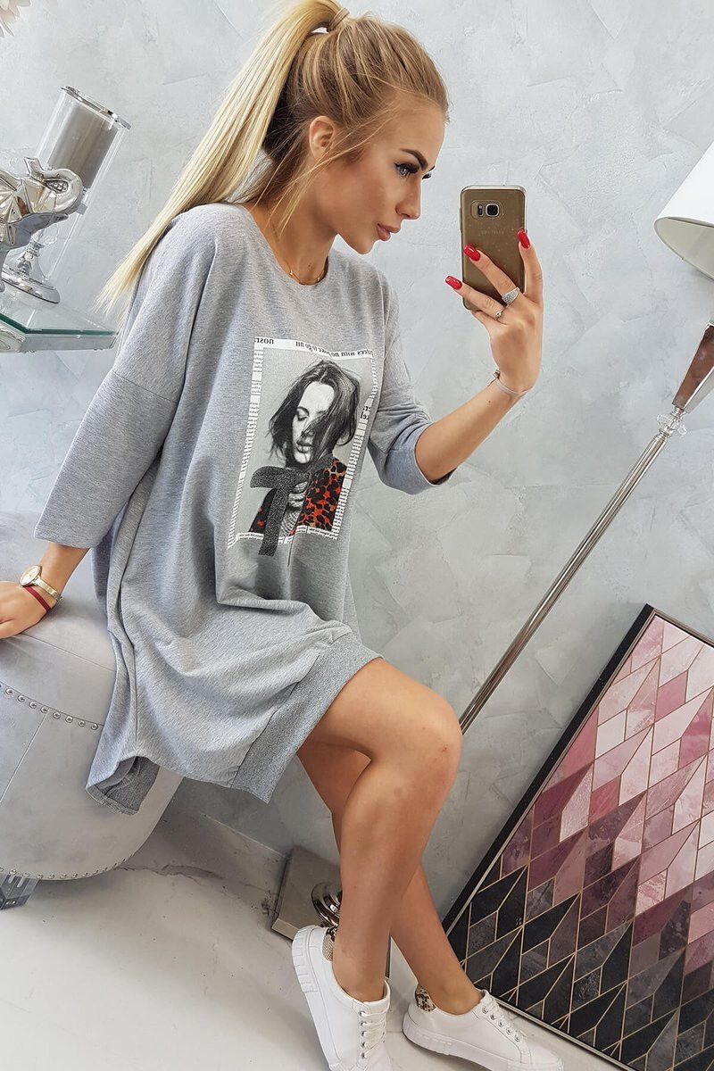 K-Fashion Šaty s potlačou a rozšírenou spodnou časťou šedej