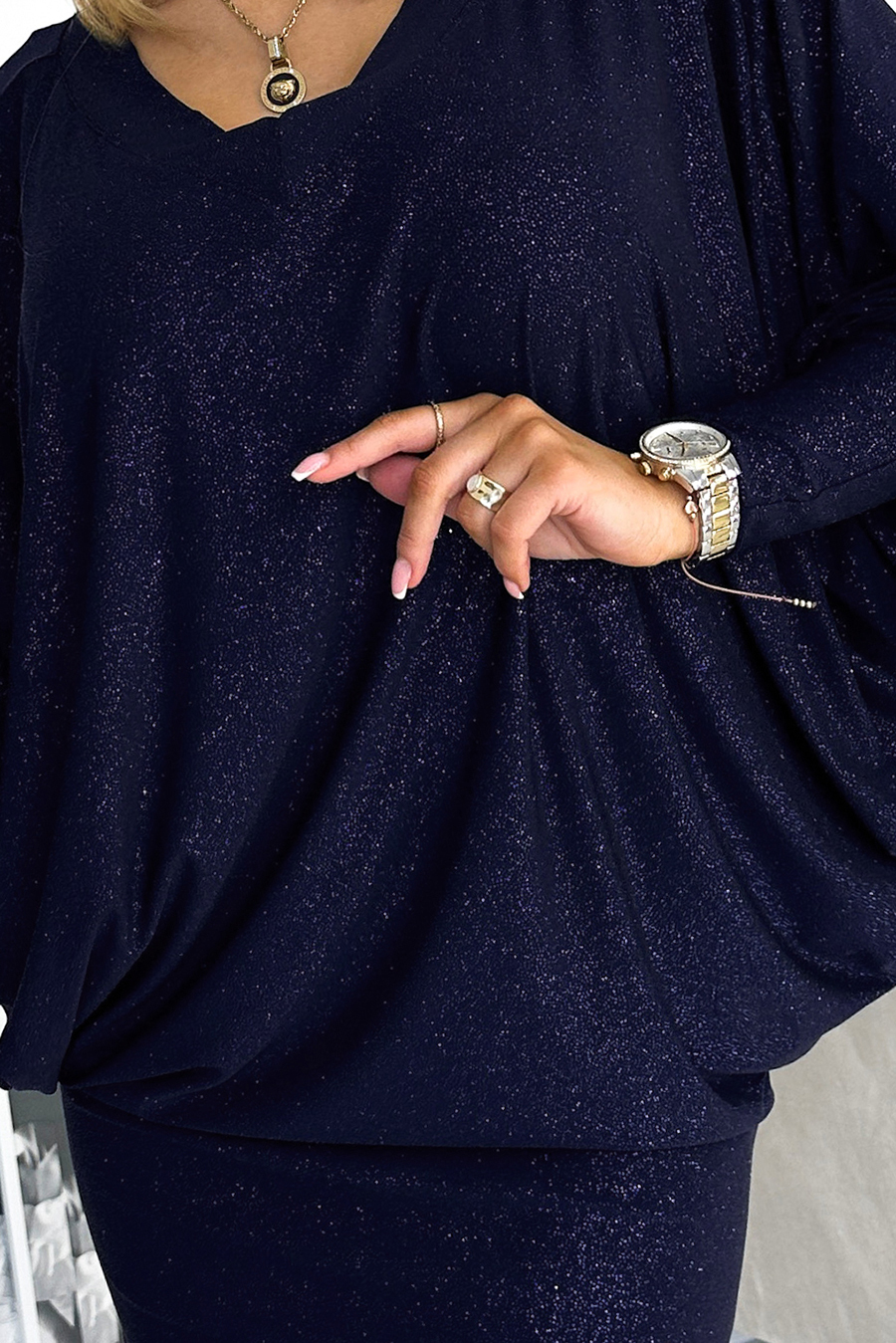 Numoco Netopýrie šaty s výstrihom - tmavomodrá so striebornými bodkami 402-1