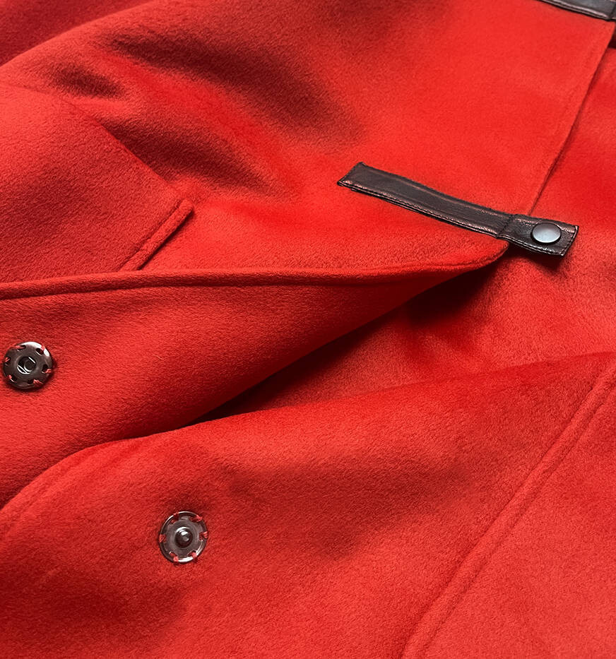 Ann Gissy Krátky červený dámsky kabát s kapucňou (GSQ2311)