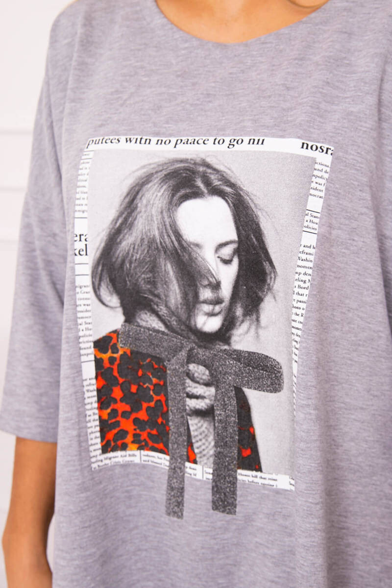 K-Fashion Šaty s potlačou a rozšírenou spodnou časťou šedej