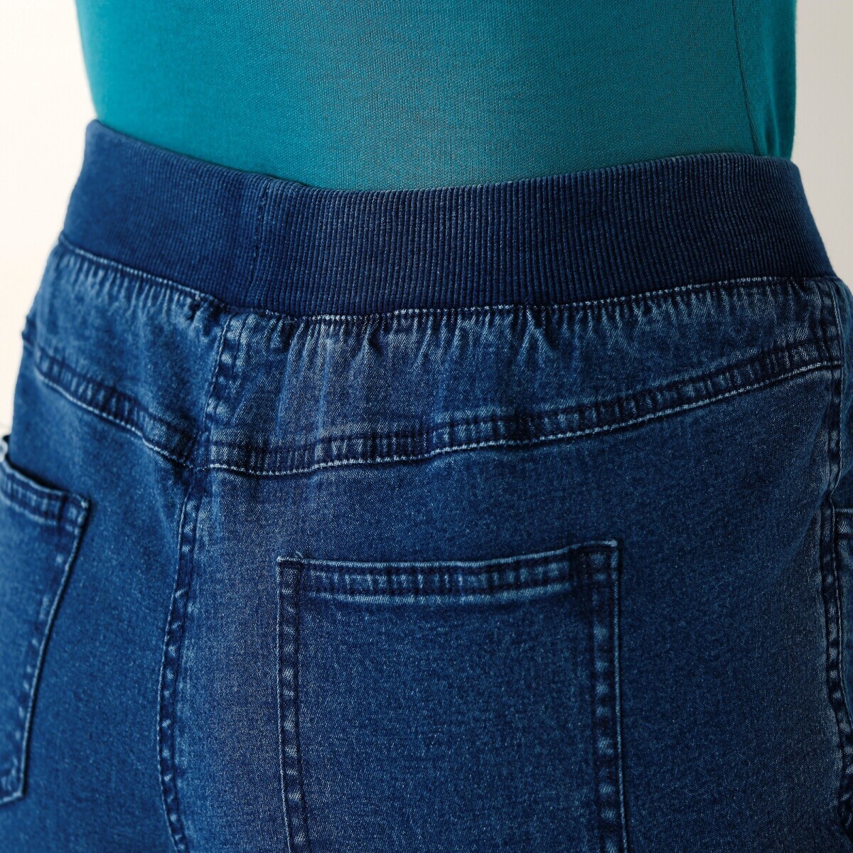 Pohodlné dlhé denimové nohavice s pružným pásom denim 050 Blancheporte