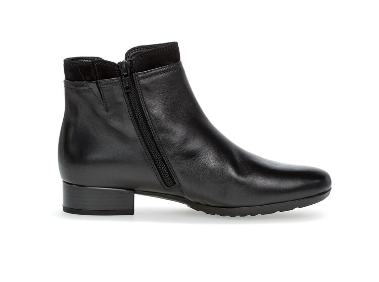 Kotníková obuv v širším zpracování Gabor 52.718.57 černá