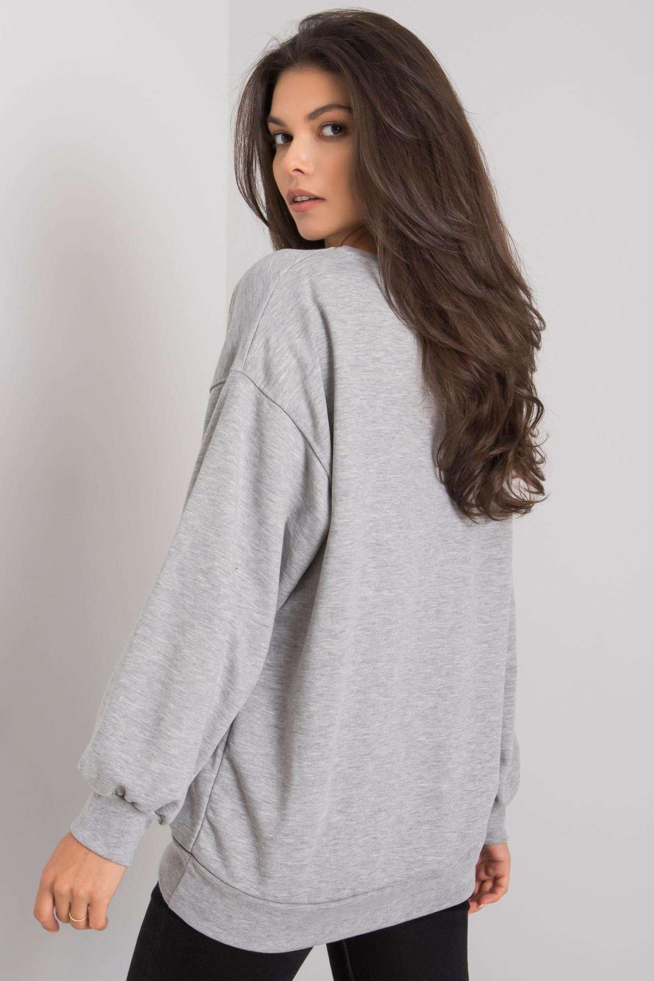 MladaModa Oversize mikina Basile s potlačou šedá