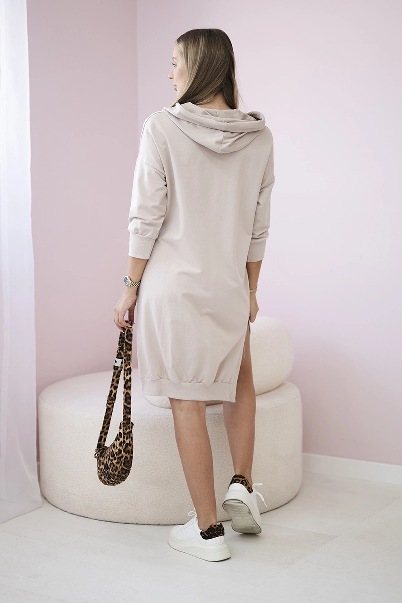 Šaty 9078 s kapucňou a dlhším chrbtom