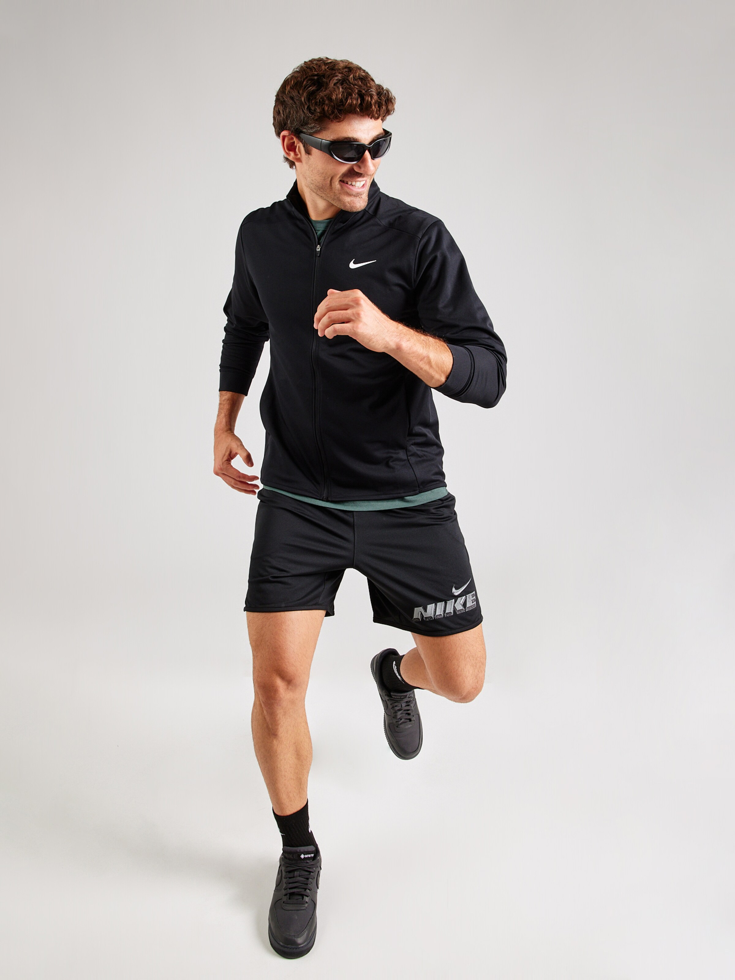 NIKE Športová mikina so zipsom 'Totality' čierna