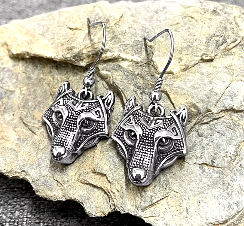 B-TOP Visiace náušnice z nerezovej ocele Vlčia hlava