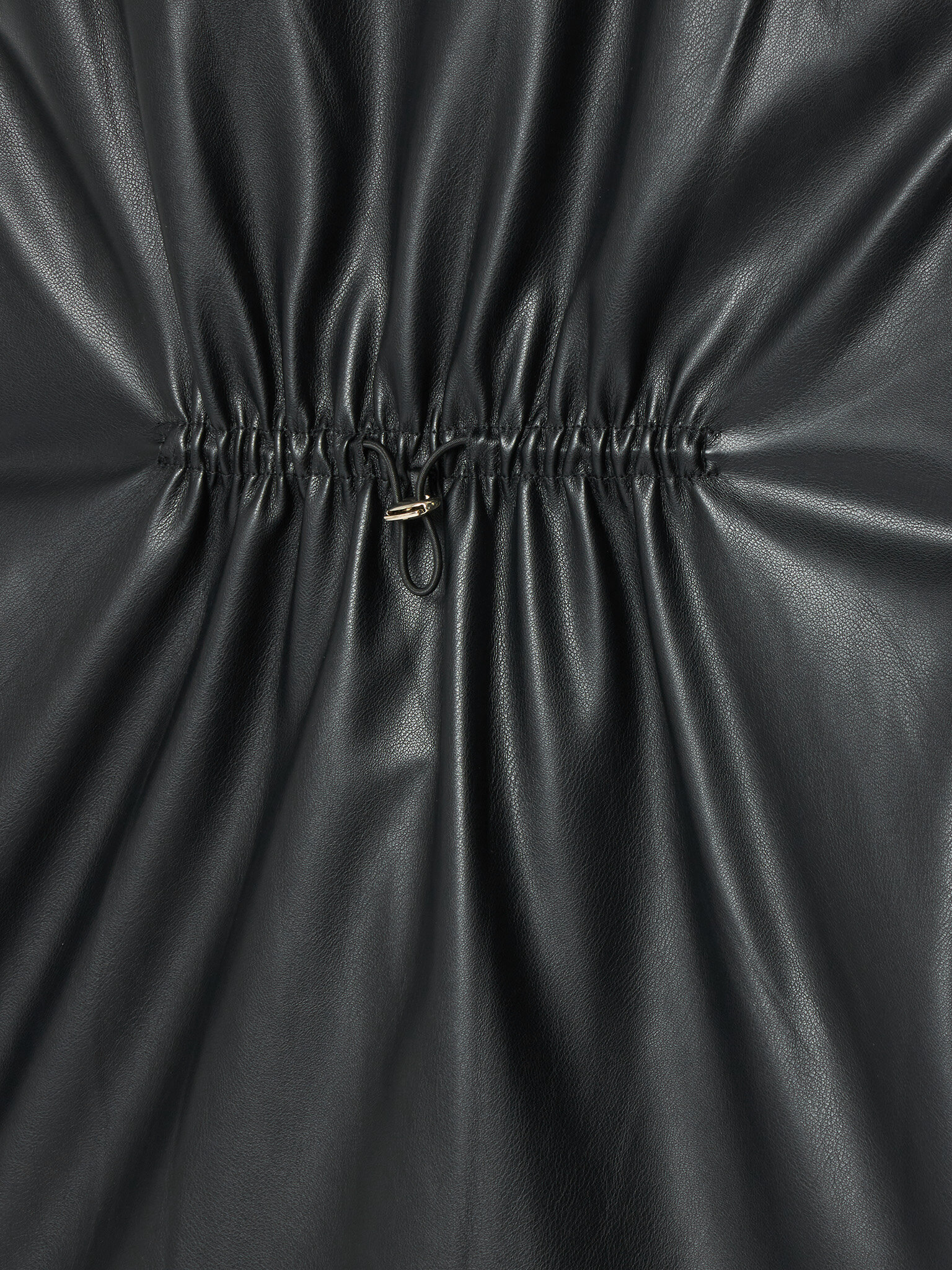 Elegantné šaty Guess