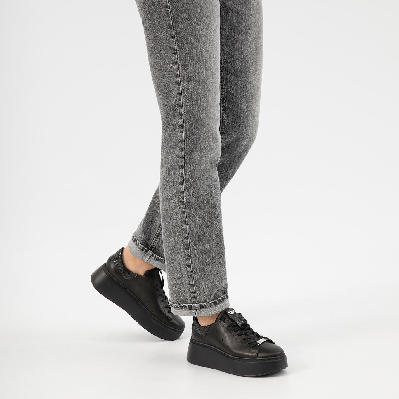 Wojas Čierne Tenisky Na Ľahkej Vysokej Podrážke