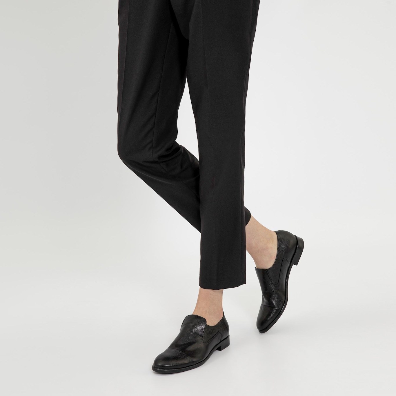 Wojas Dámske Čierne Mokasíny Z Hladkej Kože