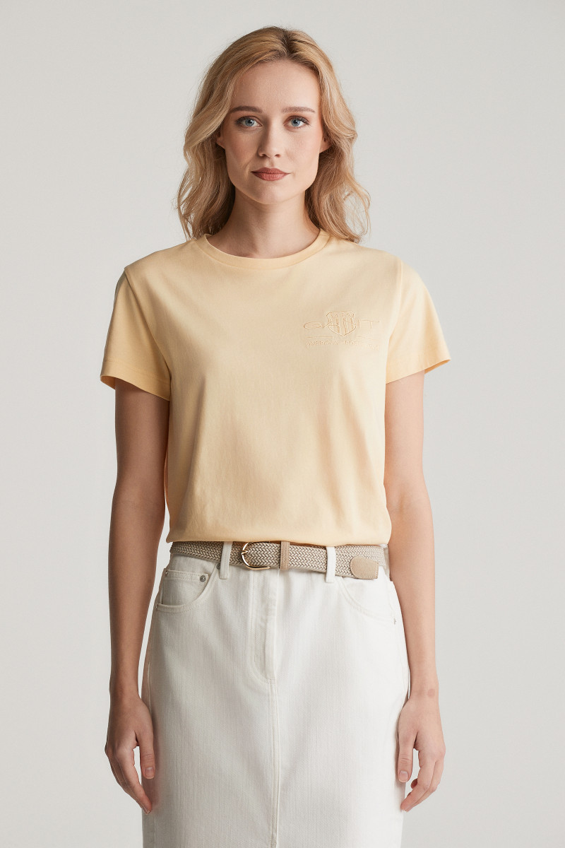 TRIČKO GANT REG TONAL SHIELD SS T-SHIRT DUSTY LIGHT YELLOW