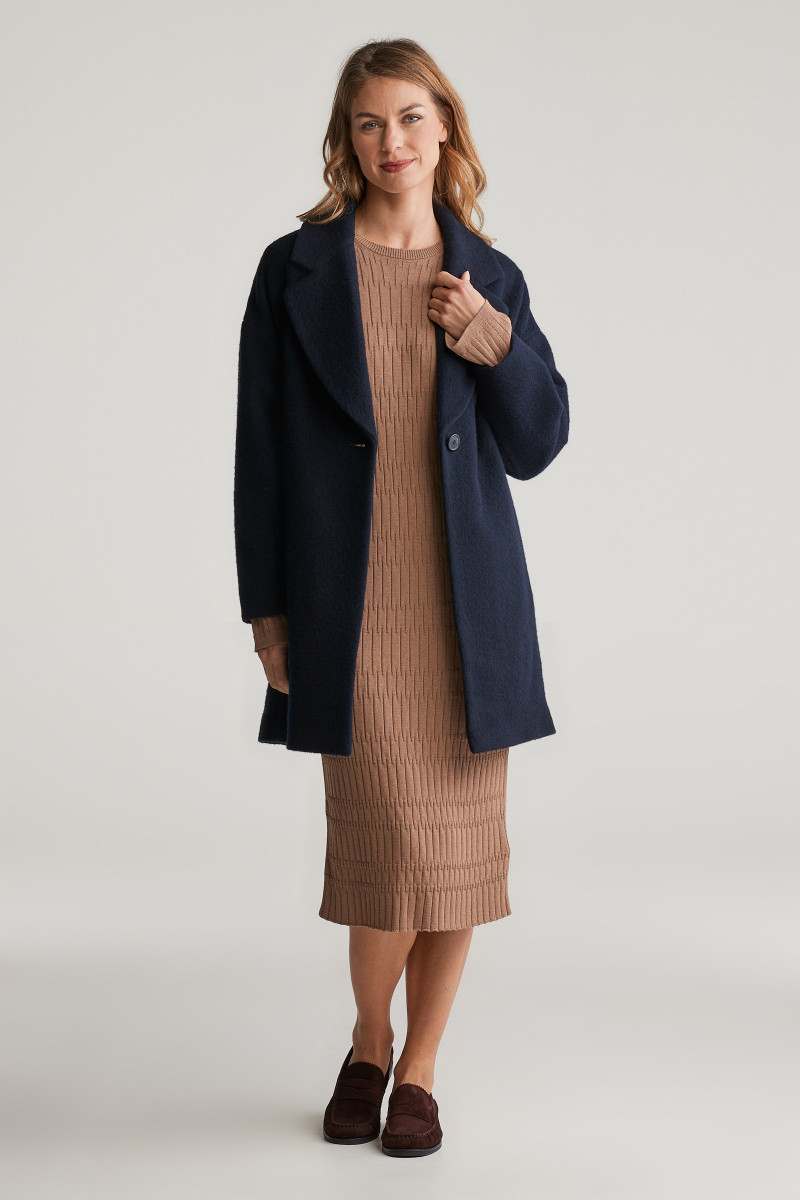 ŠATY GANT TEXTURED KNIT DRESS ROASTED WALNUT