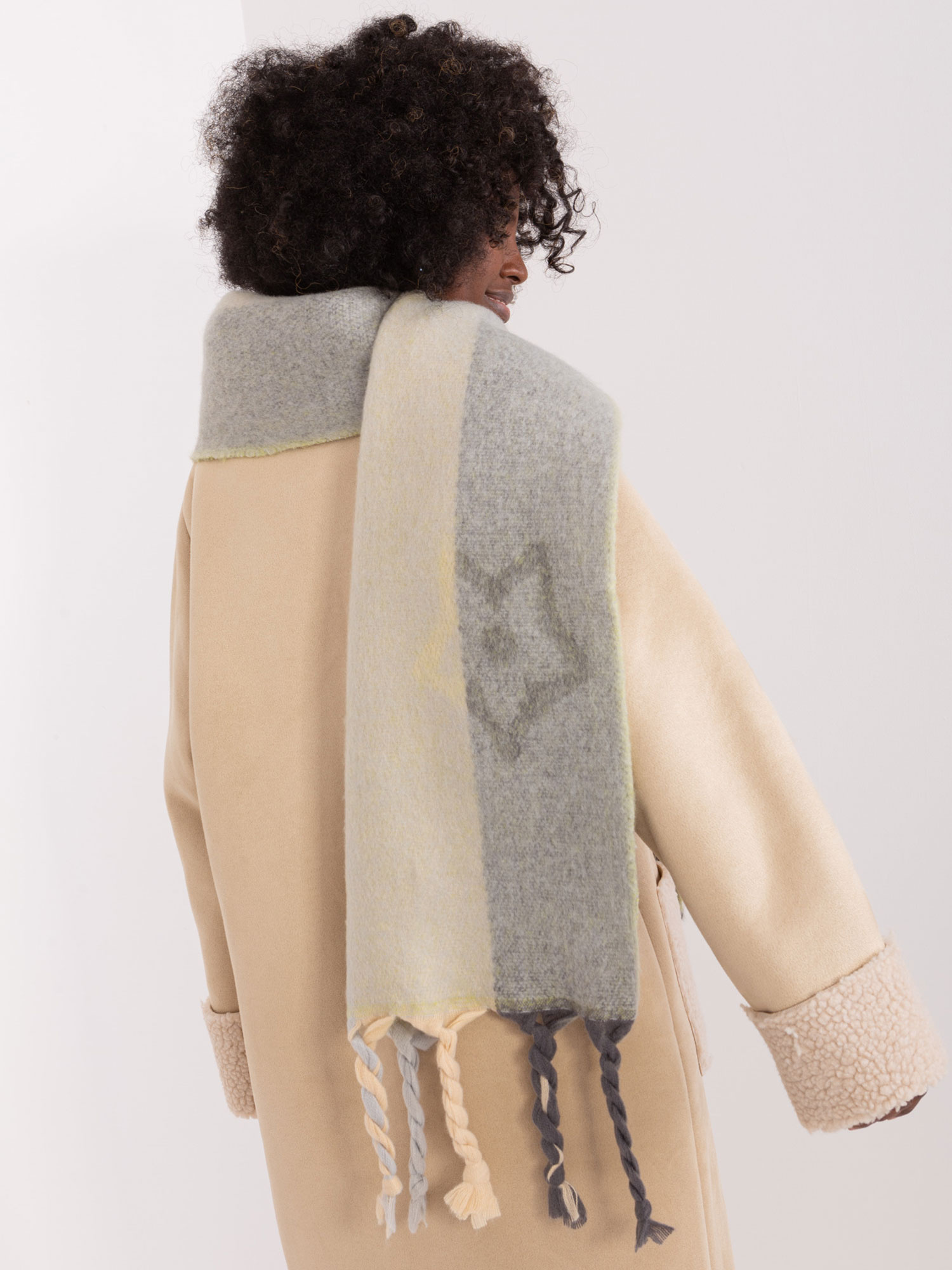 ITALY MODA Svetlozelený šál s vrkočmi a vzormi -AT-SZ-2316.79-light green