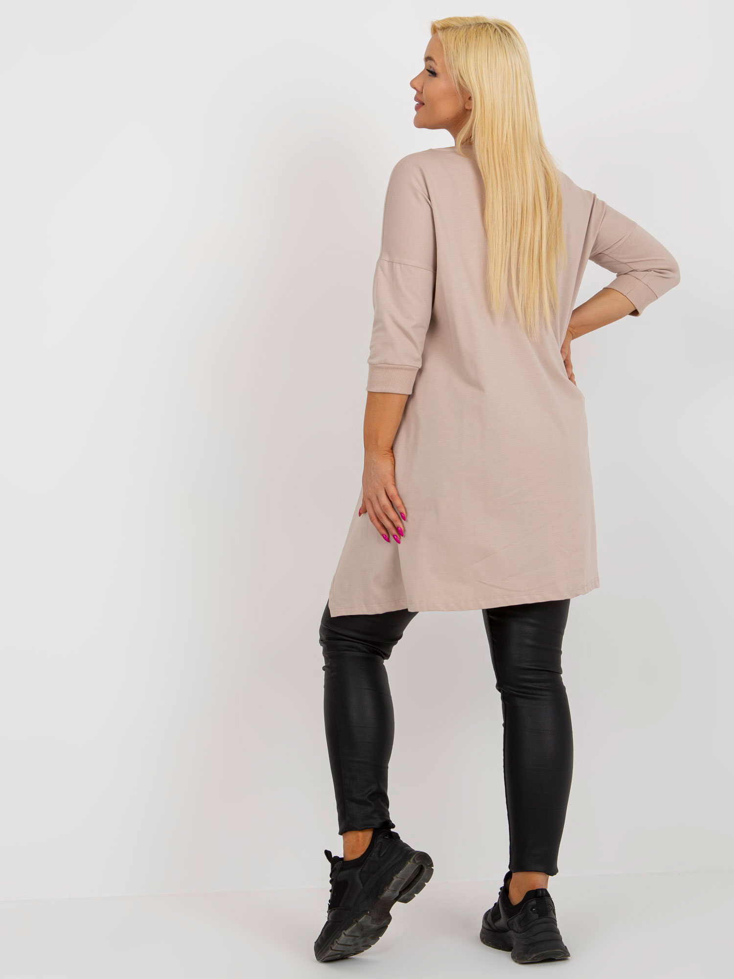 RELEVANCE Béžová asymetrická tunika s kamienkami na vreckách RV-BZ-8533.04-beige