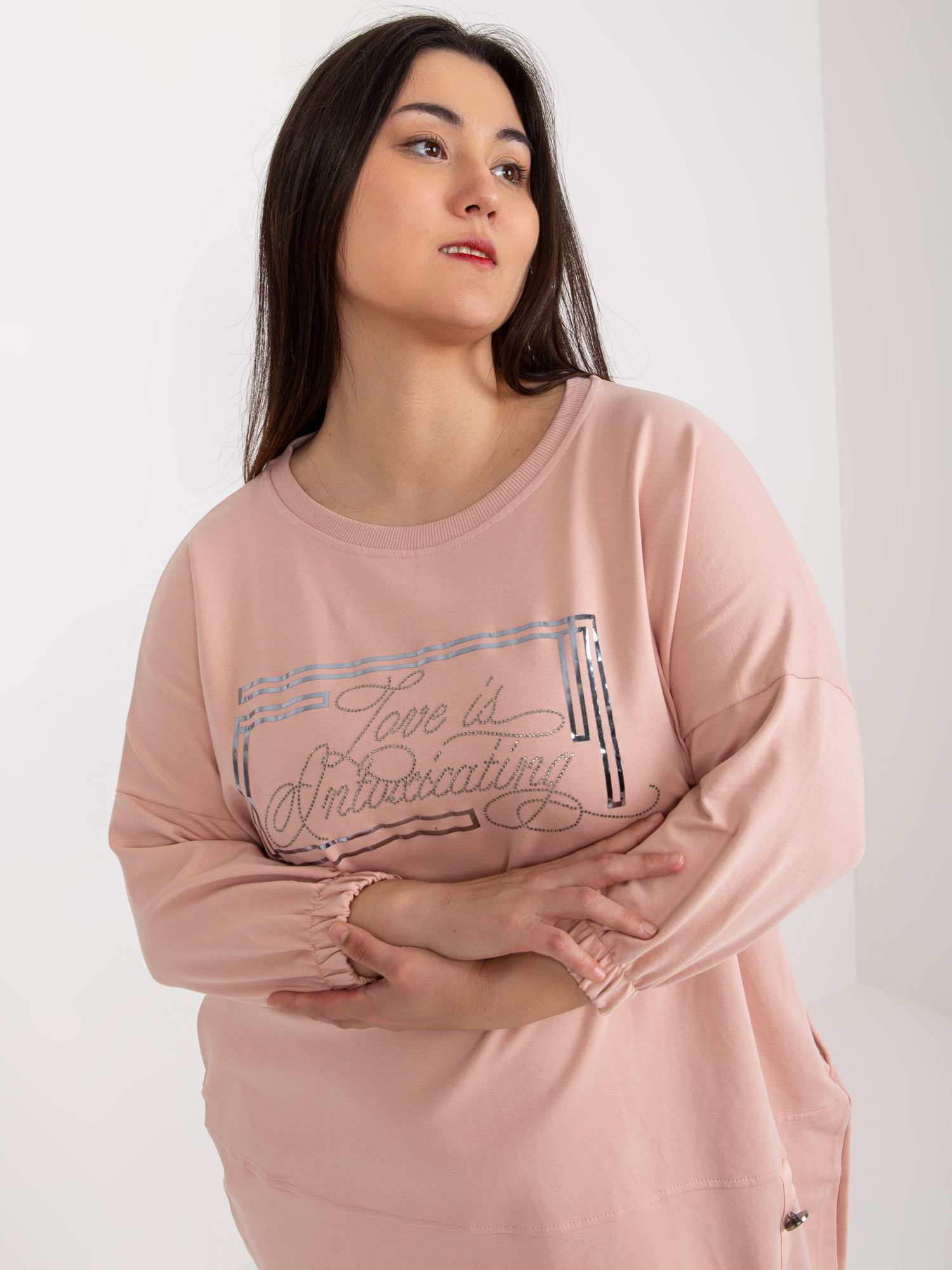 RELEVANCE Svetloružová asymetrická tunika s nápisom RV-TU-7505.15-light pink