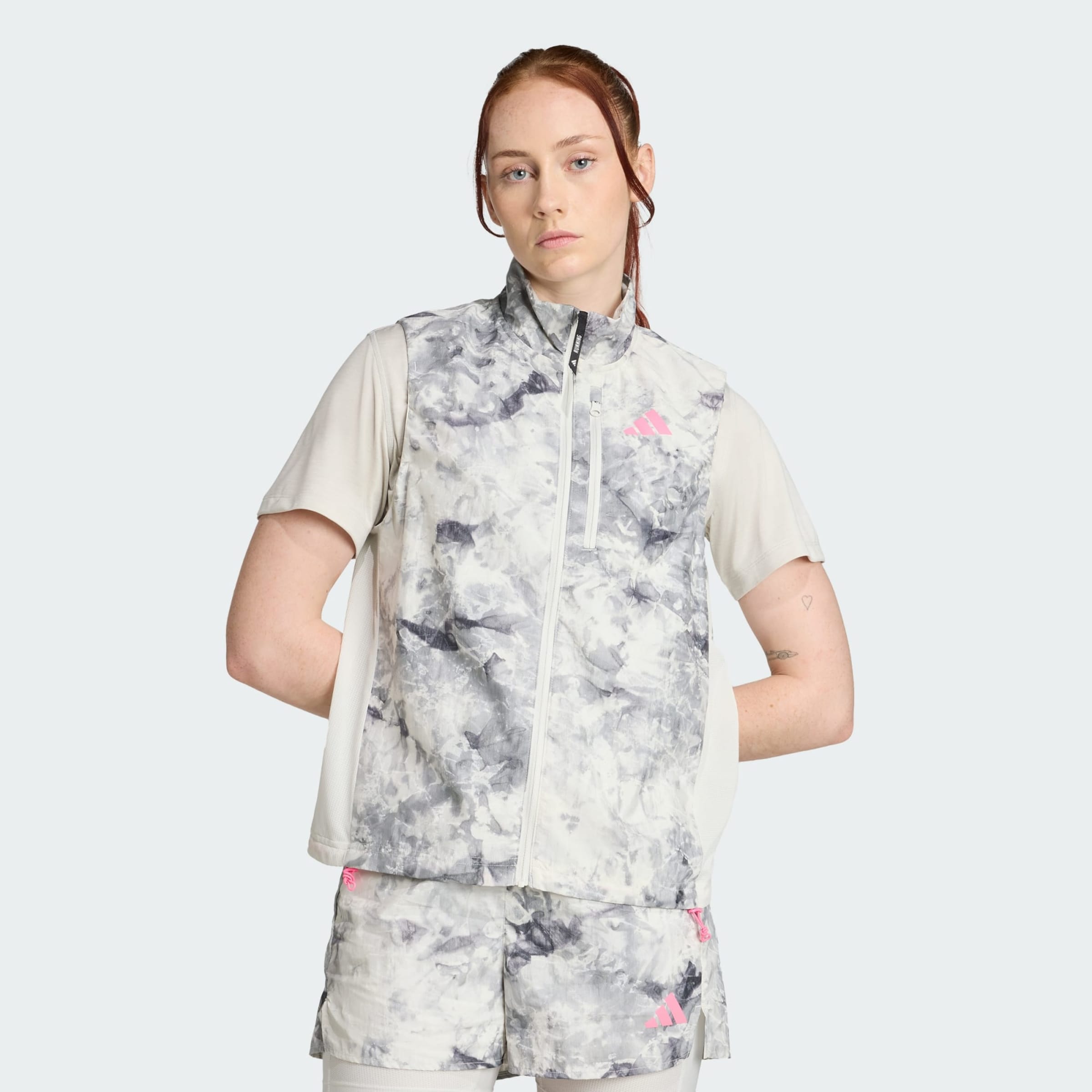 ADIDAS PERFORMANCE Športová vesta 'Own The Run' sivá / svetlosivá / ružová