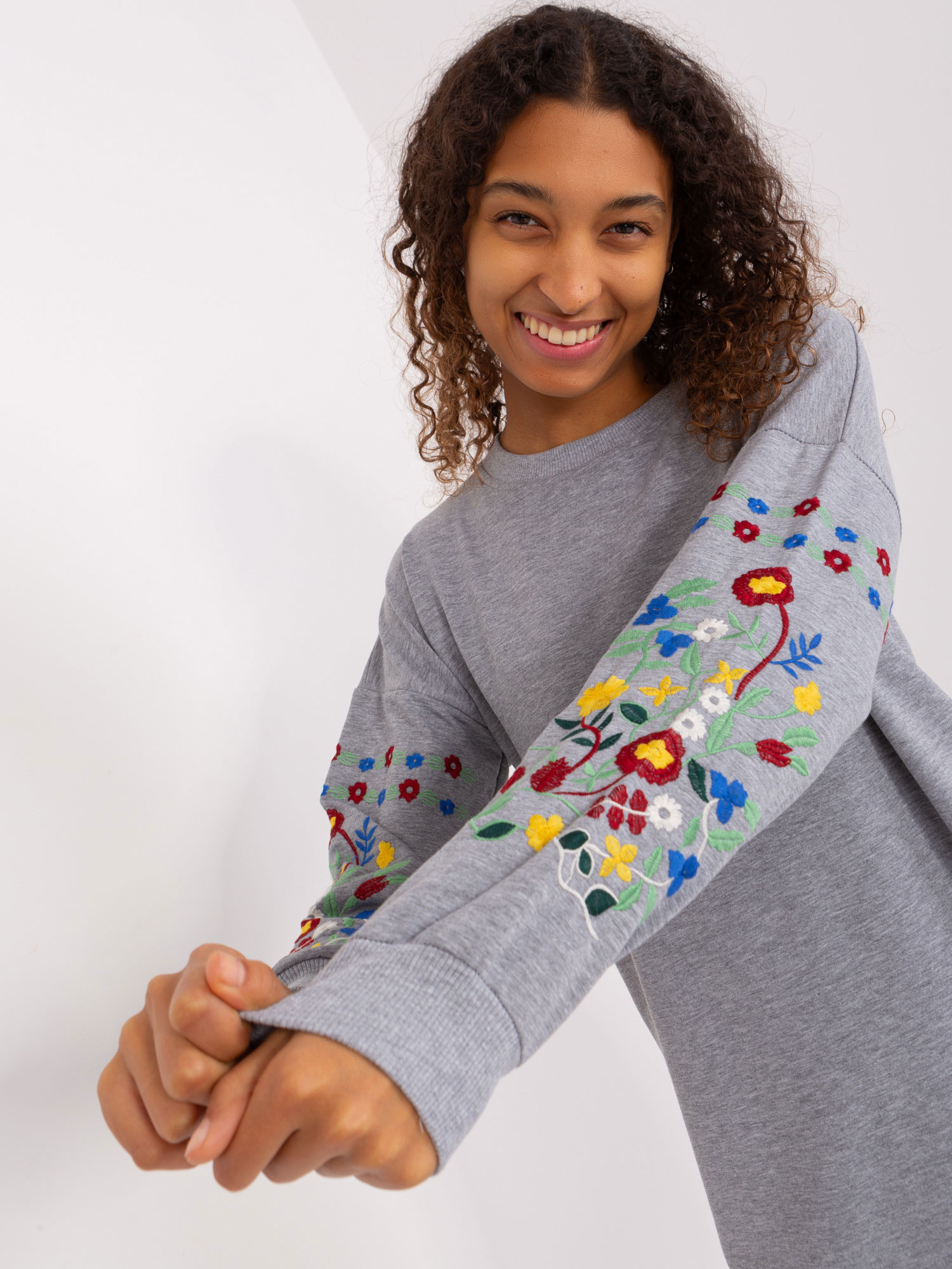 RUE PARIS Sivé mikinové šaty s vyšívaním RV-SK-8979.94P-grey