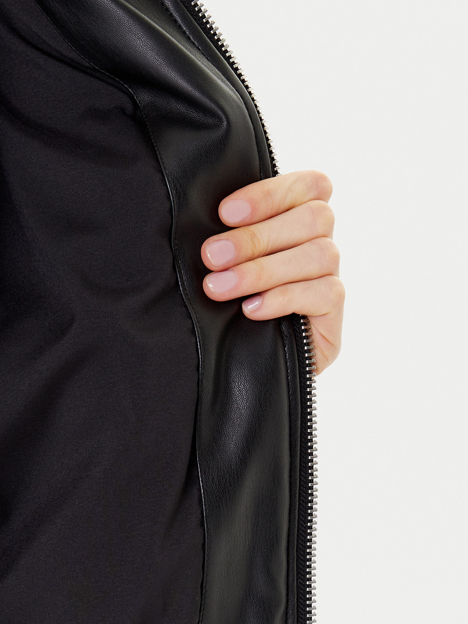 Bunda z imitácie kože Guess