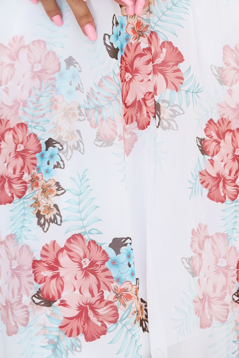 NUMOCO Biele kvetované šifónové šaty s výstrihom DOLORES 388-3