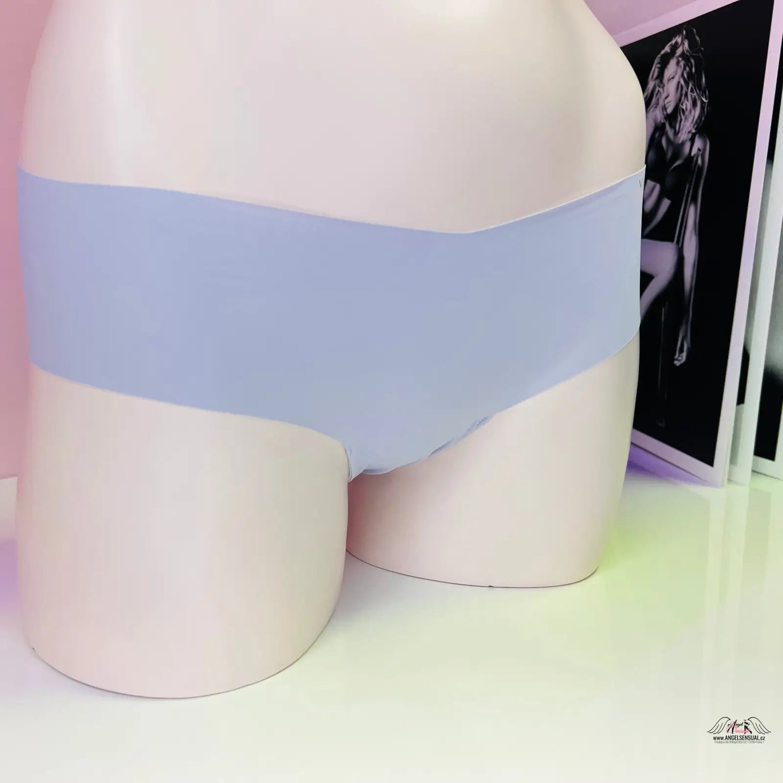 Victoria's Secret Sľubné bezšvíkové nohavičky so zlatou výšivkou