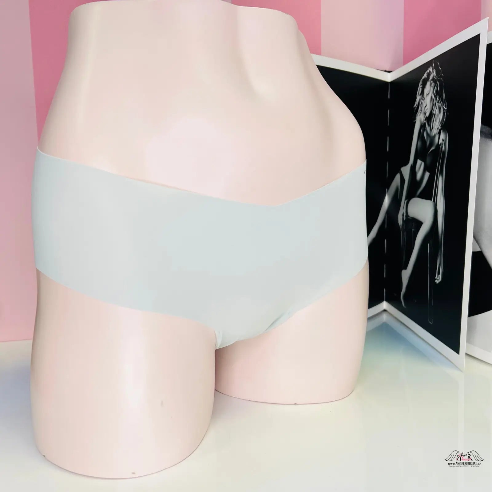 Victoria's Secret Sľubné bezšvíkové nohavičky so zlatou výšivkou