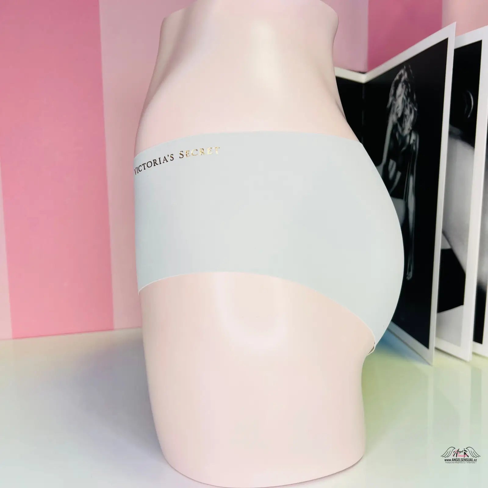 Victoria's Secret Sľubné bezšvíkové nohavičky so zlatou výšivkou