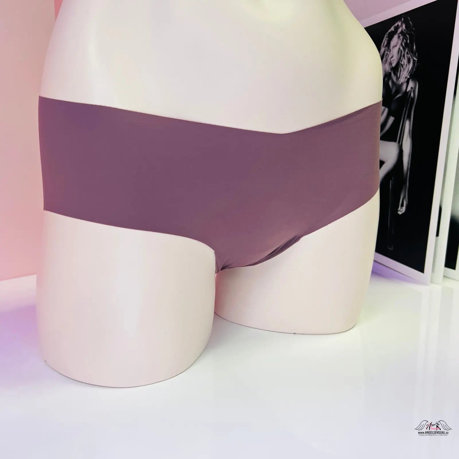 Victoria's Secret Sľubné bezšvíkové nohavičky so zlatou výšivkou