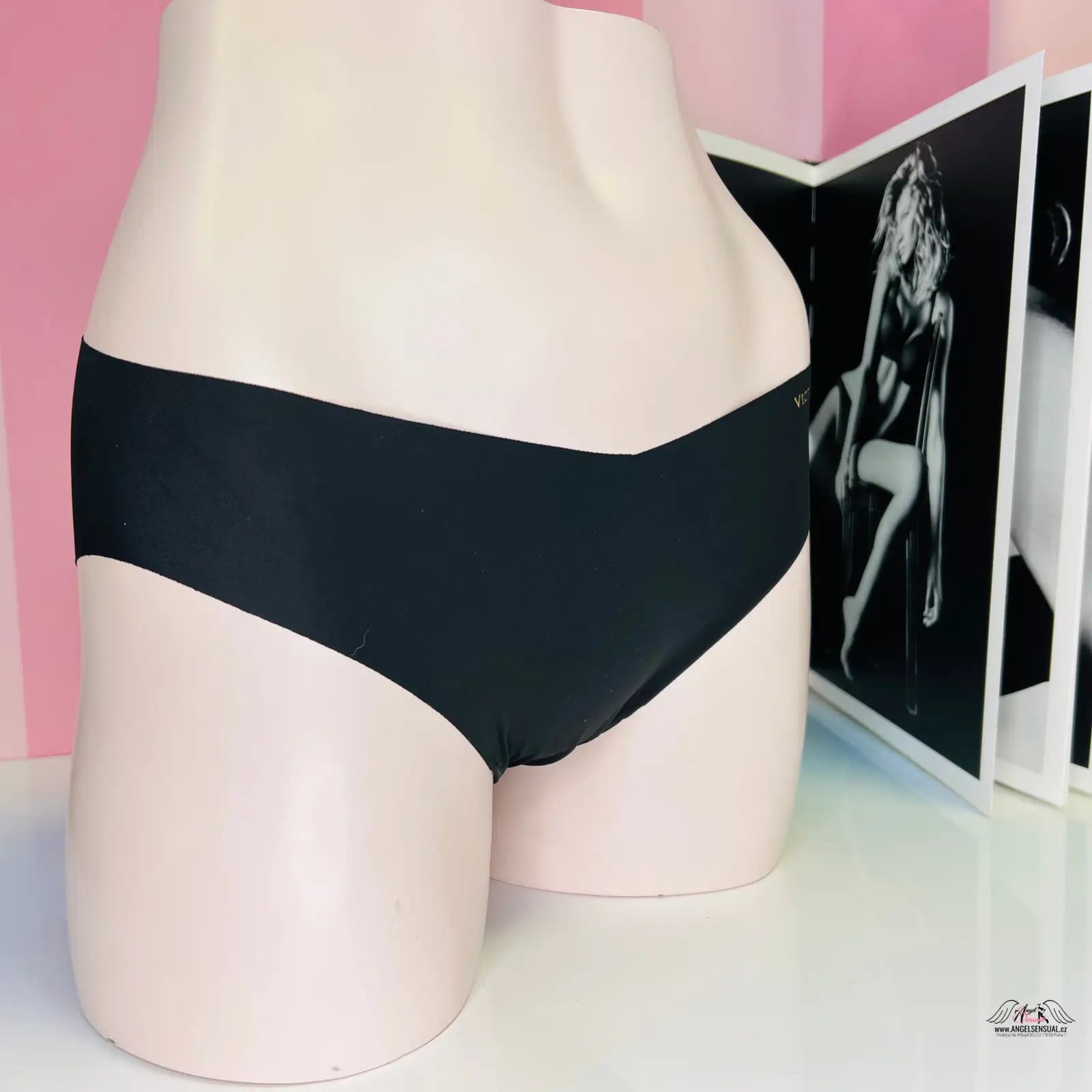 Victoria's Secret Sľubné bezšvíkové nohavičky so zlatou výšivkou