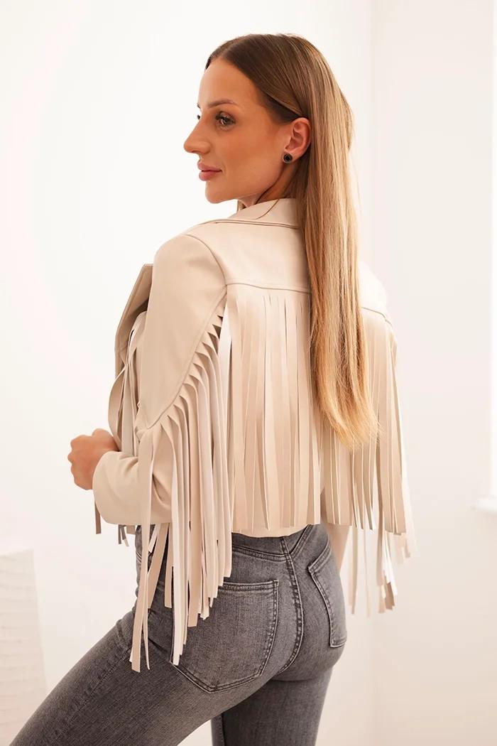 MladaModa Krátka koženková bunda so strapcami model 4359-1 béžová