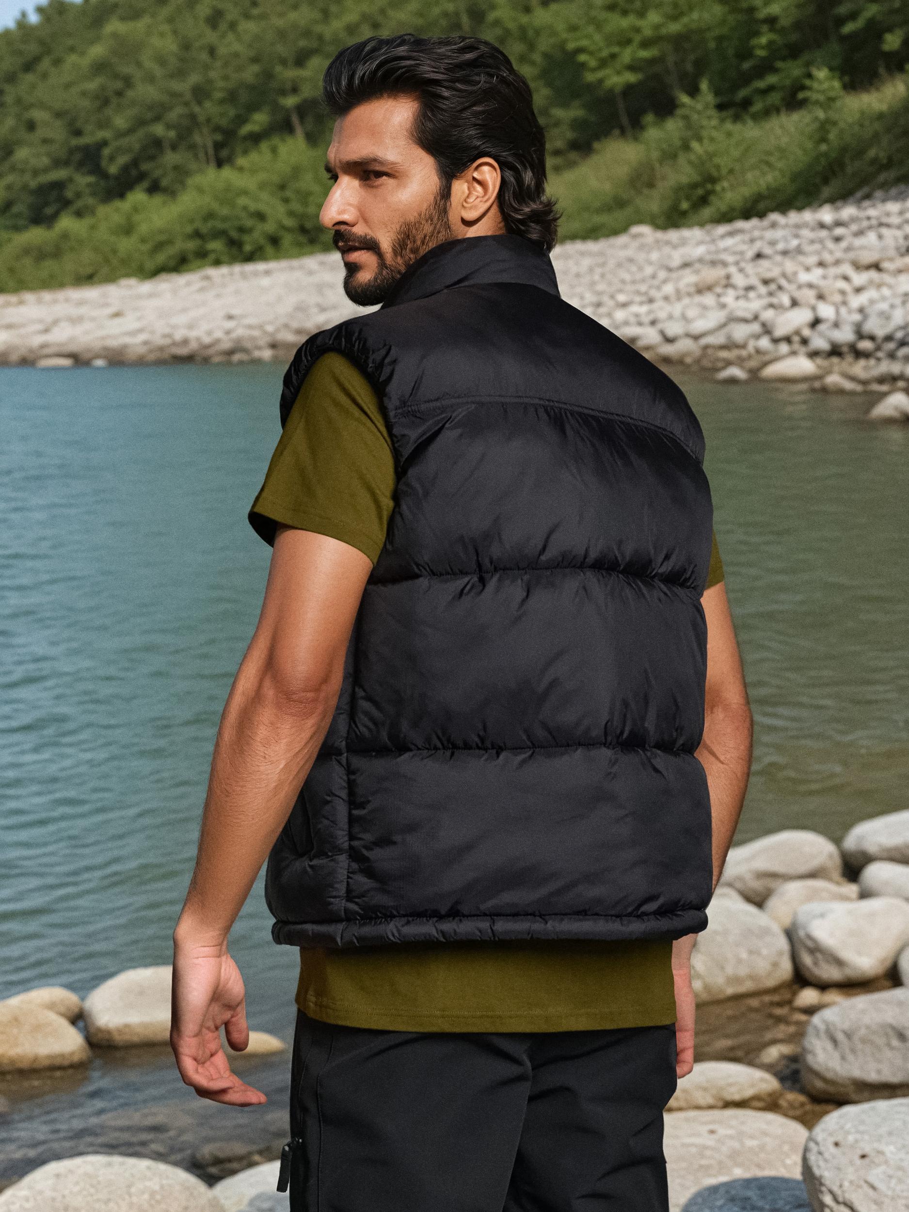 Sinsay - Prešívaná vesta so stojačikom - čierna