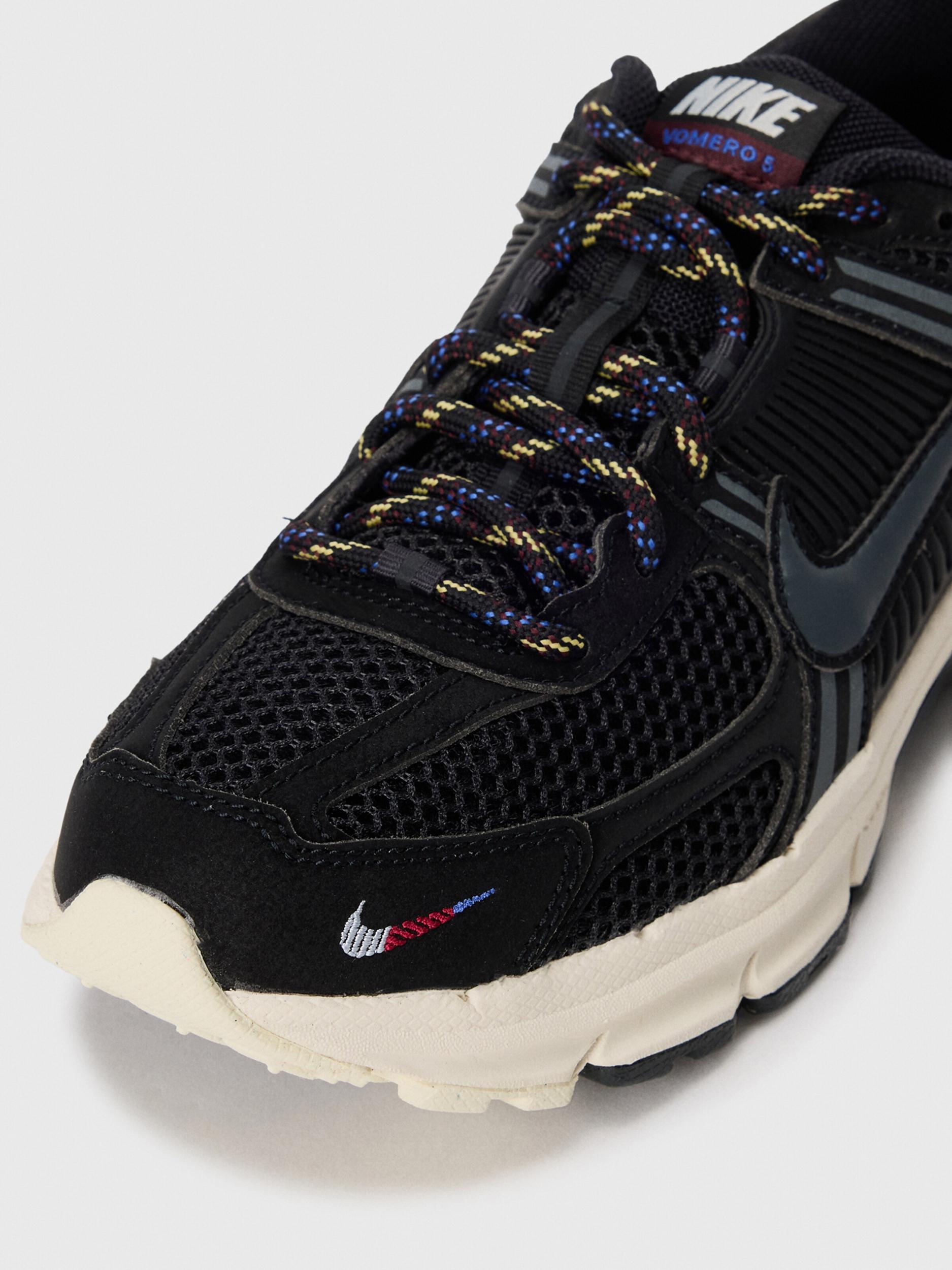 Nike Sportswear Tenisky 'VOMERO' čierna