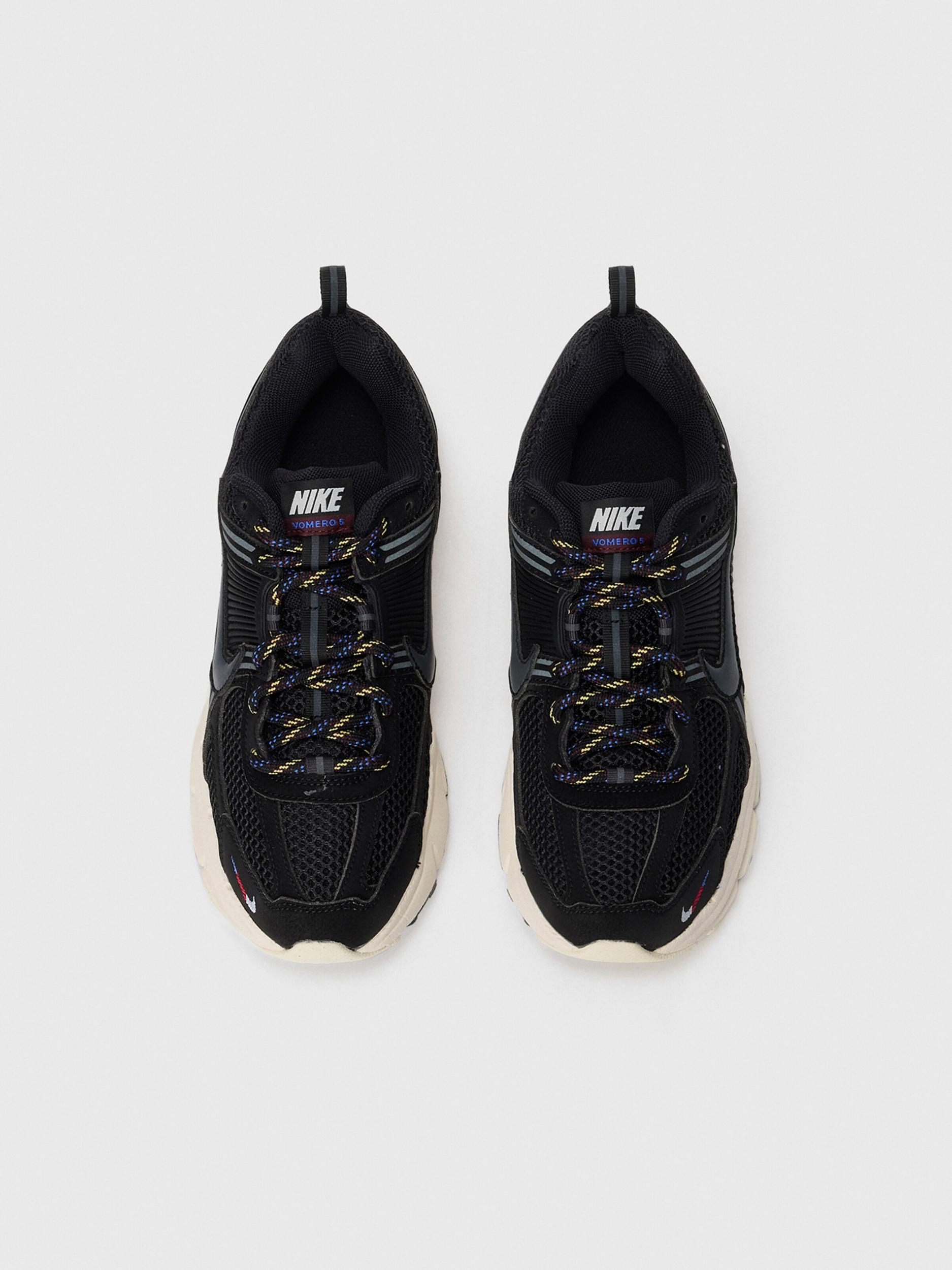 Nike Sportswear Tenisky 'VOMERO' čierna