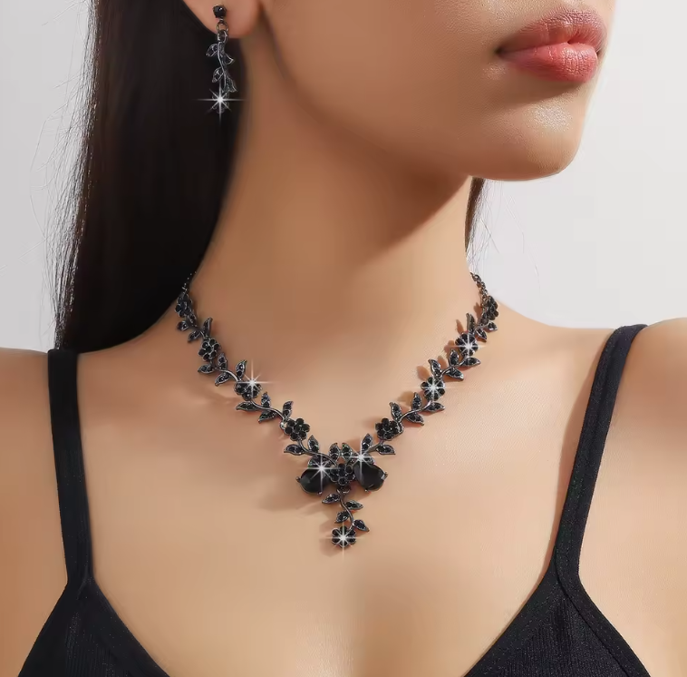 B-TOP Elegantná 2dielna súprava náušníc a náhrdelníka s kryštálovými kvetmi